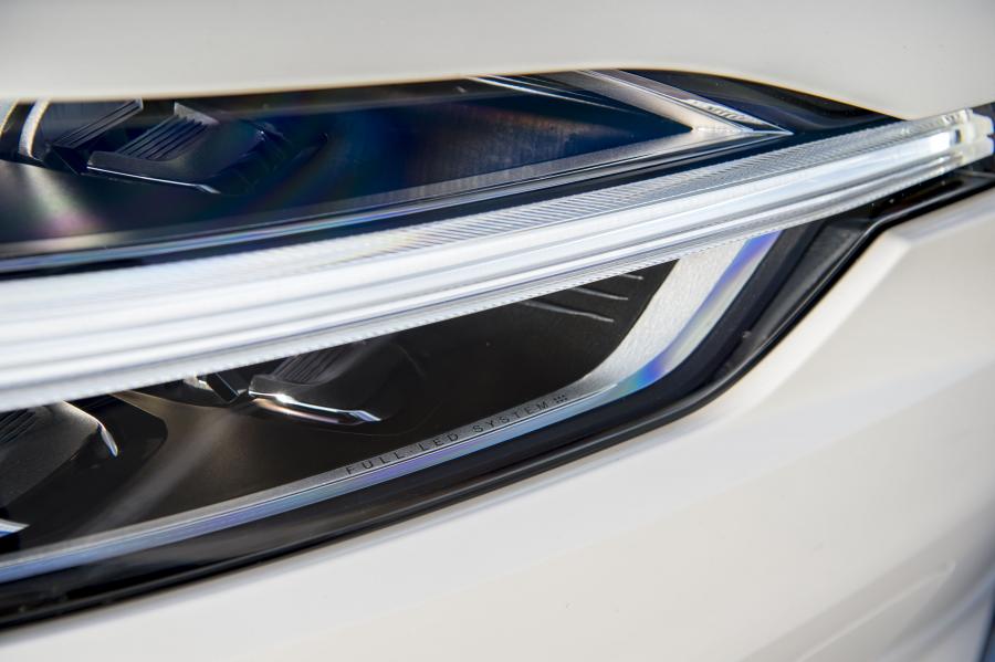 Детали экстерьера Volvo XC60 B4 R-Design 2019 года  (UK) (фото 24 из 26)